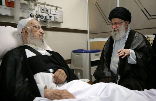 عیادت رهبر انقلاب از آیت الله مکارم شیرازی در بیمارستان +عکس