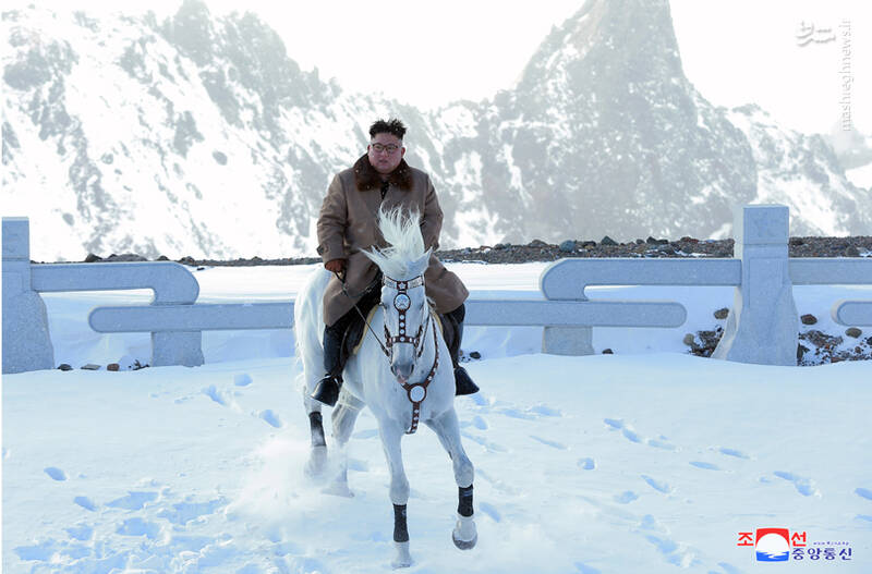 اسب سواری رهبر کره شمالی روی برف+عکس
