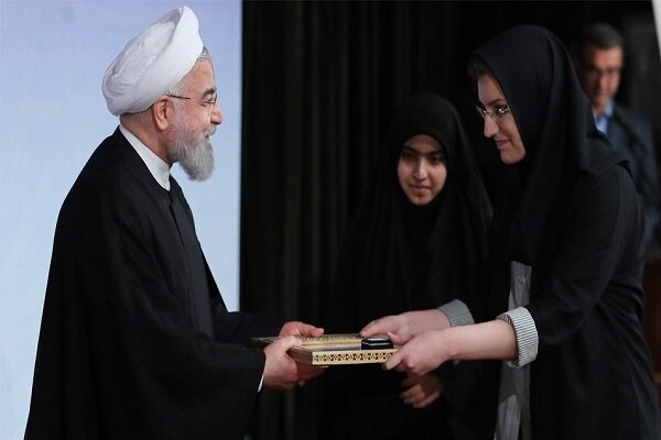 رئیس جمهور از نفرات برتر کنکور سراسری تقدیر کرد