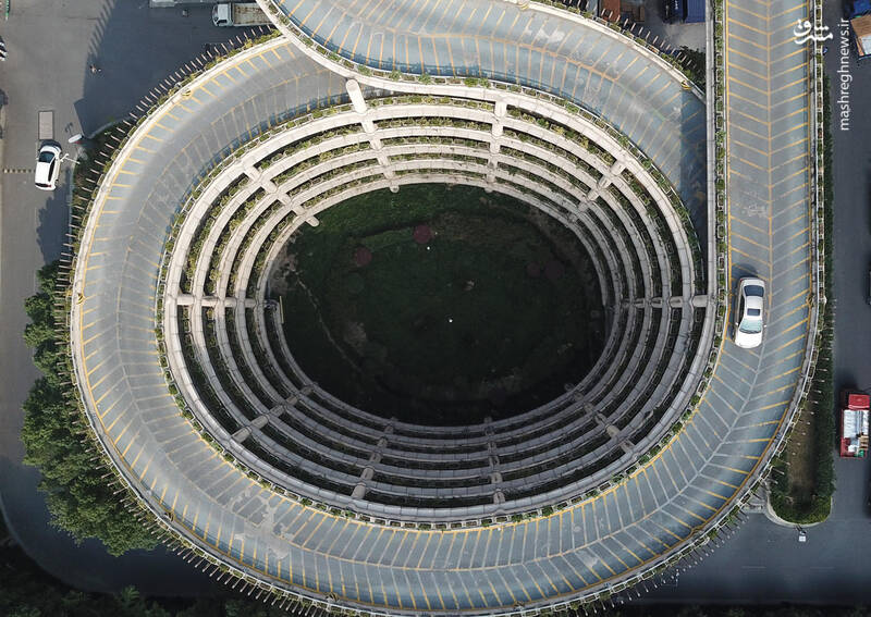 تصویر هوایی زیبا از یک پارکینگ طبقاتی +عکس
