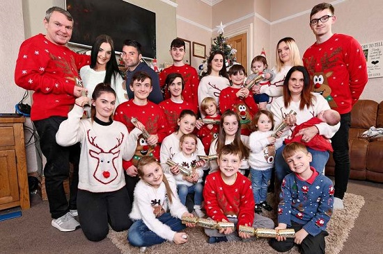 خانواده انگلیسی با ۲۲ فرزند! +عکس