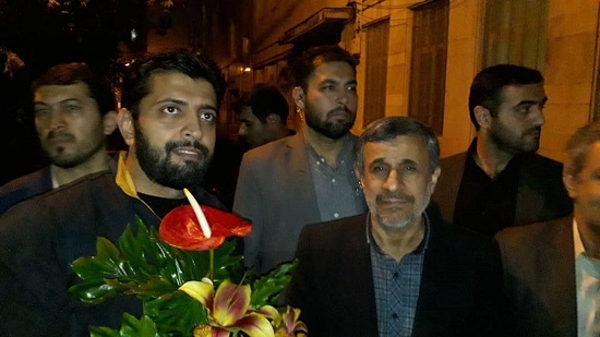 جشن تولد احمدی‌نژاد در جمع هوادارانش +عکس