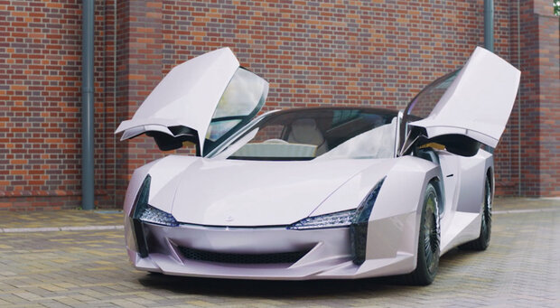 تولید یک خودروی سبک و قدرتمند با بدنه‌ای از جنس فیبر نانو سلولزی