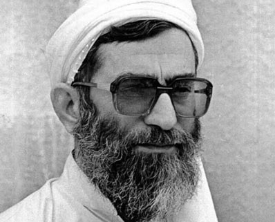 تصویر کمتر دیده‌شده از رهبر انقلاب در لباس بلوچ‌ها +عکس