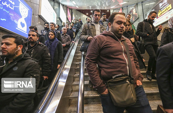 ازدحام مسافران در مترو تهران بعد از گرانی بنزین +عکس