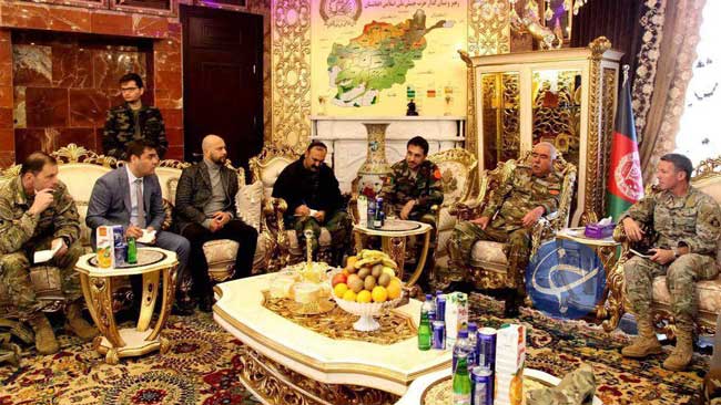 پذیرایی از ژنرال آمریکایی با آبمیوه ایرانی +عکس