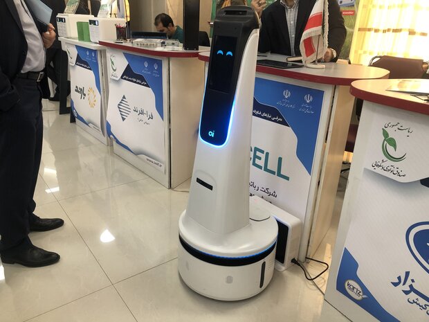ربات اجتماعی برای راهنمایی مسافران در فرودگاه‌ها ساخته شد