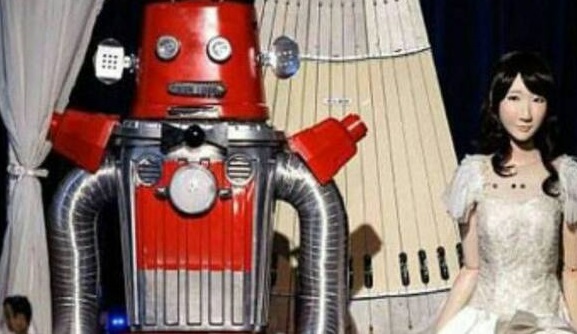 ازدواج جنجالی ۲ روبات در ژاپن! +عکس 