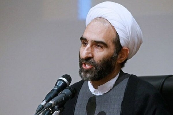زمان به حاشیه راندن علما تمام شده است