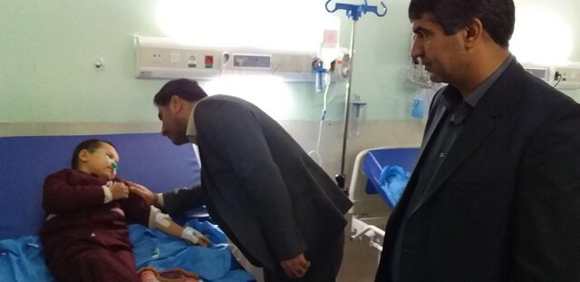  عیادت مدیرکل آموزش و پرورش از دانش آموزان گاز گرفته در بیمارستان