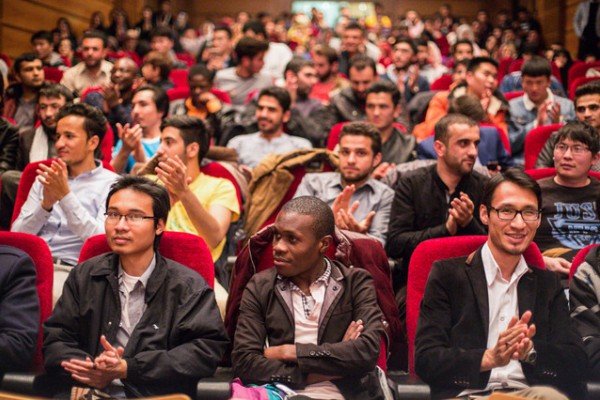 وزارت علوم برای تسهیل تردد دانشجویان خارجی طرحی تدوین می‌کند