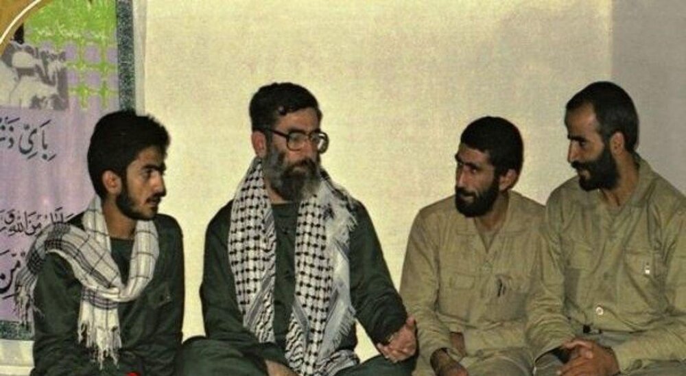 تصویر دیده نشده از فرمانده جدید سپاه در کنار رهبر انقلاب +عکس