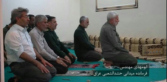 اقتدای حاج قاسم به ابومهدی در نماز +عکس