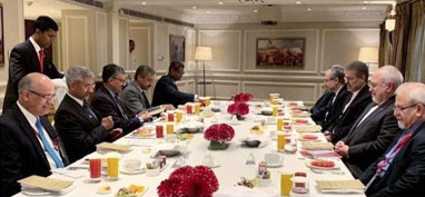 میز صبحانه وزیران خارجه ایران و هند +عکس
