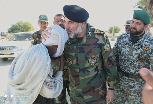 فرمانده ارتش در مناطق سیل‌زده چابهار +عکس