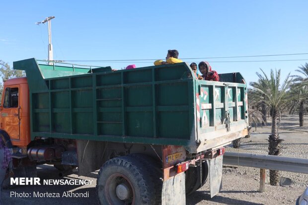 ارسال ۲۰ کامیون تجهیزات به مدارس سیستان و بلوچستان