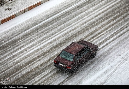 ادامه بارش برف و باران در جاده‌های ۱۰ استان 