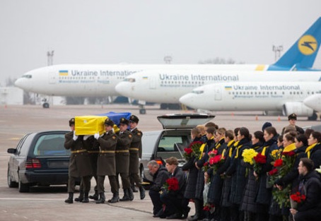 تشییع ۱۱ جان باخته سقوط هواپیما در اوکراین +عکس