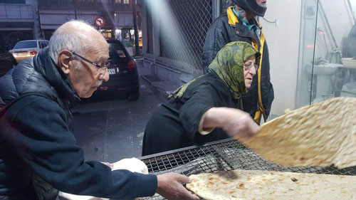 تصاویری از زوج سالمند تهرانی که همه را احساساتی کرد +عکس