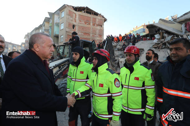 بازدید اردوغان از مناطق زلزله‌ زده +عکس