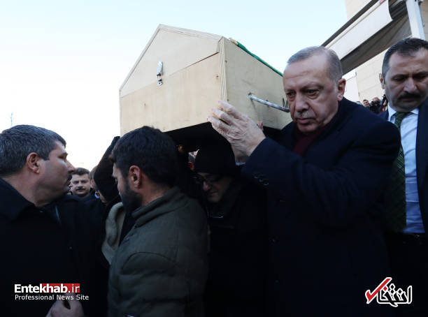 اردوغان زیر تابوت یکی از جانباختگان زلزله +عکس