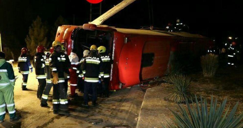 ۹ کشته در واژگونی اتوبوس در اصفهان +عکس