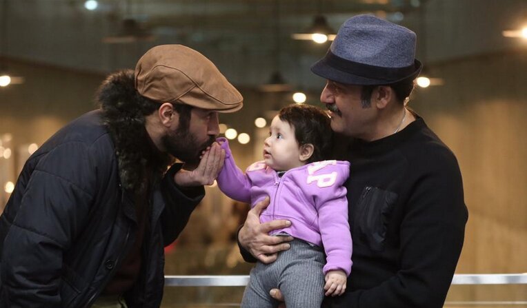 لحظه‌ای دیدنی از دیدار مهران غفوریان و دخترش با نوید محمدزاده +عکس