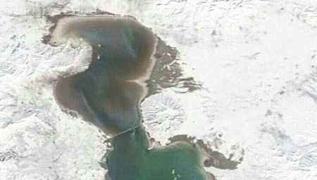 تصویر ماهواره‌ای از بارش برف در دریاچه ارومیه +عکس