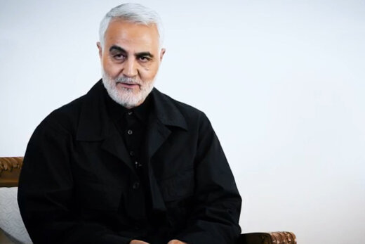 سردار سلیمانی سر مزار مادرشان +عکس سردار سلیمانی سر مزار مادرشان +عکس