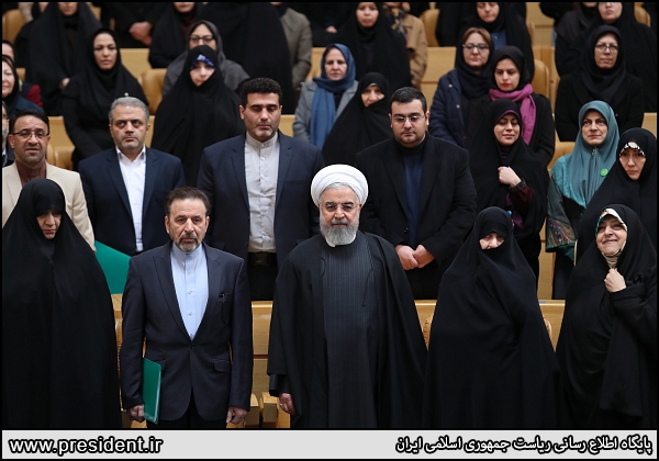 حسن روحانی در کنار همسرش +عکس