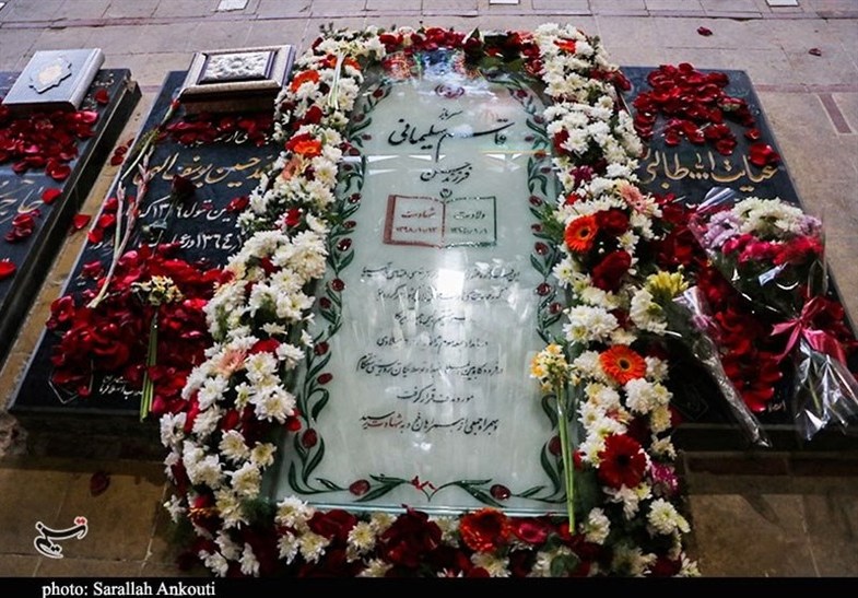 سنگ سابق مرقد امام حسین (ع) بر مزار سردار سلیمانی+ عکس