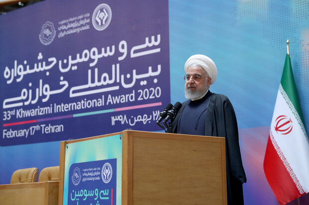 روحانی: باید از دوقطبی کردن فضای جامعه فاصله بگیریم