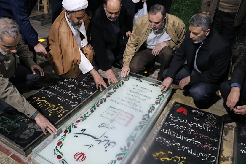 فرمانده کل ارتش سر مزار سردار سلیمانی +عکس 