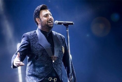 خواننده مشهور مجری شد