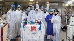 تحویل سال نو در بخش کرونای بیمارستان بقیه‌ الله +عکس
