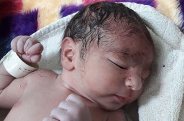 تولد این نوزاد از مادر مبتلا به کرونا در لحظه تحویل سال +عکس