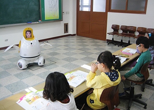 تا 10 سال آینده ربات‌ها جای معلمان را می‌گیرند