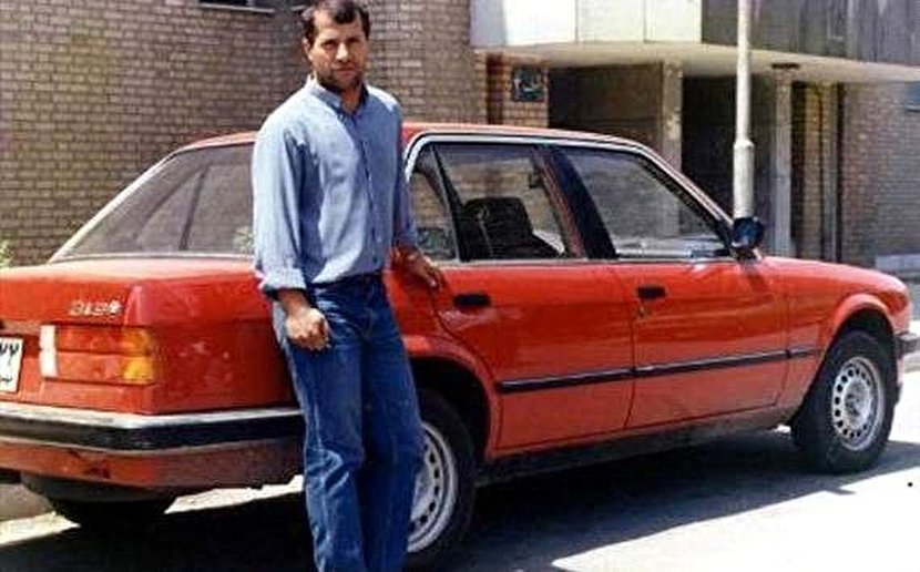 علی پروین در جوانی کنار BMW قرمزش+عکس