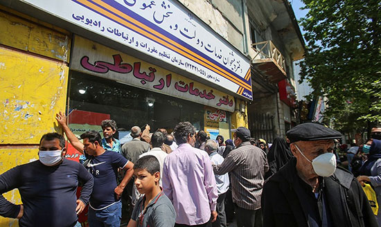 صف‌های طولانی دفاتر پیشخوان دولت در این روزها +عکس