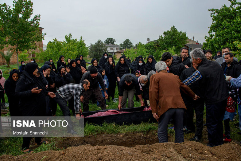 مراسم تدفین یک کرونایی در مازندران باعث تعجب همه شد+عکس