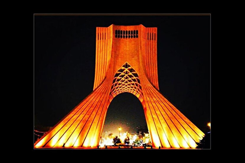 برج آزادی نارنجی شد +عکس 