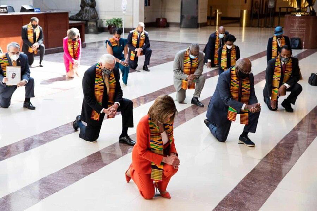زانو زدن نمایندگان آمریکا به احترام جرج فلوید +عکس