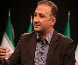انتقاد از تصویر مجری مرد صدا و سیما در کنار سه زن+عکس