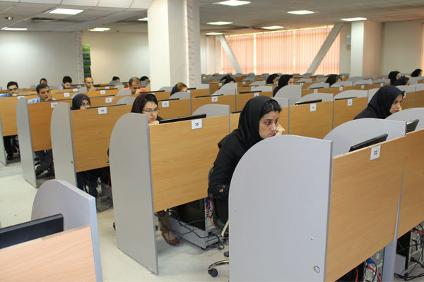 صندلی آزمون الکترونیکی در آزمون زبان وزارت بهداشت کاهش می‌یابد