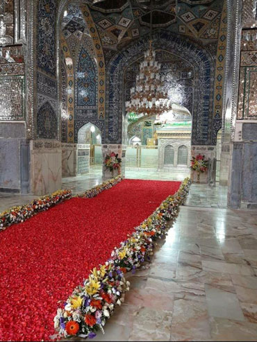 فرش گل زیبا داخل حرم امام رضا +عکس