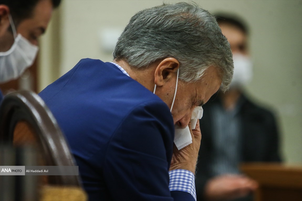 اشک‌های ایروانی متهم اقتصادی در دادگاه+عکس