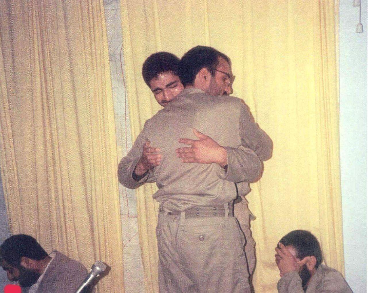 لحظه وداع سردار سلیمانی+عکس لحظه وداع سردار سلیمانی+عکس