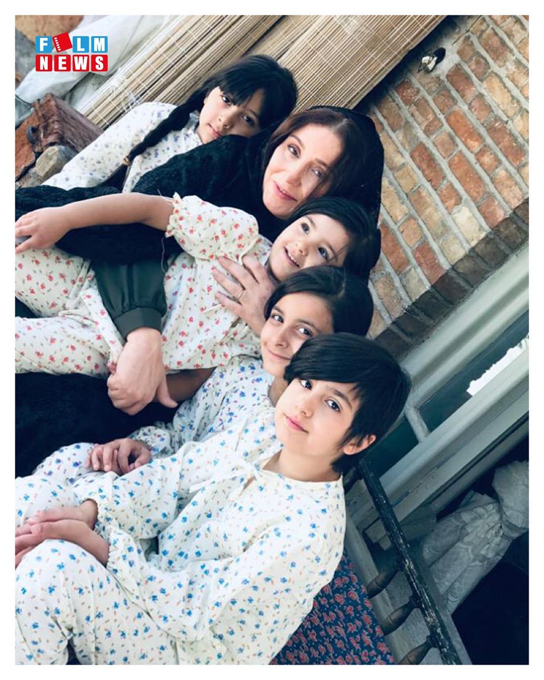 خانم بازیگر در کنار چهار فرزندش+عکس
