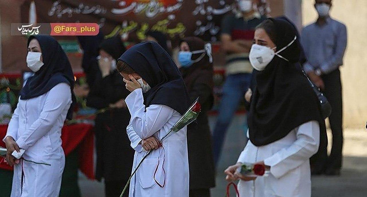 تصویر دردناک از مراسم تشییع پرستار ایرانی+عکس