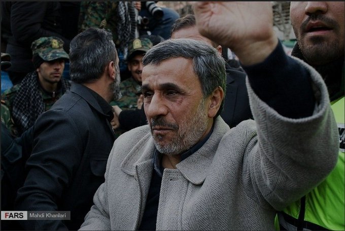تصویر جنجالی احمدی نژاد در توییتر+عکس